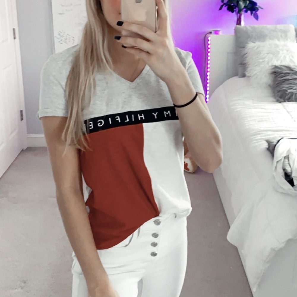 TOMMY HILFIGER v- neck tee